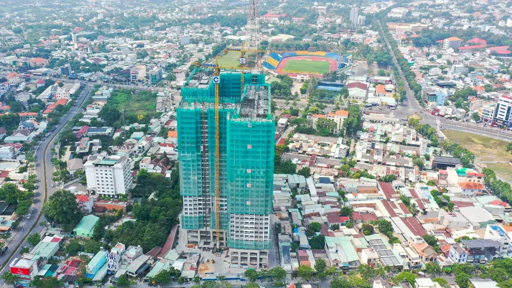 Happy One Central project is set to complete the 31st floor before April 30